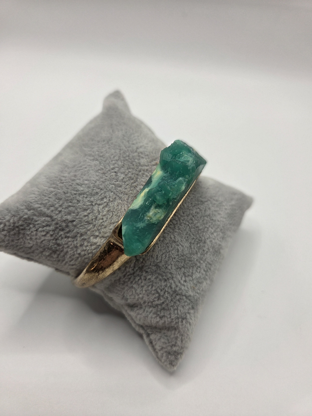 1528. Gold Tone Cuff Bracelet With Green Raw Stone